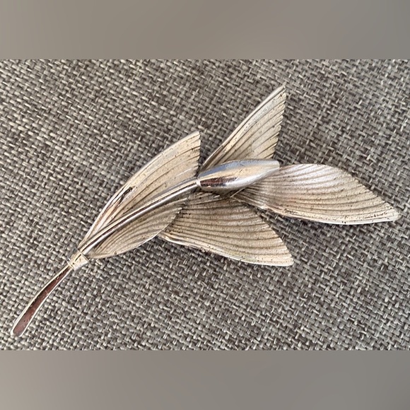 Bond Boyd Jewelry - Elegant Sterling Silver Leaf Brooch